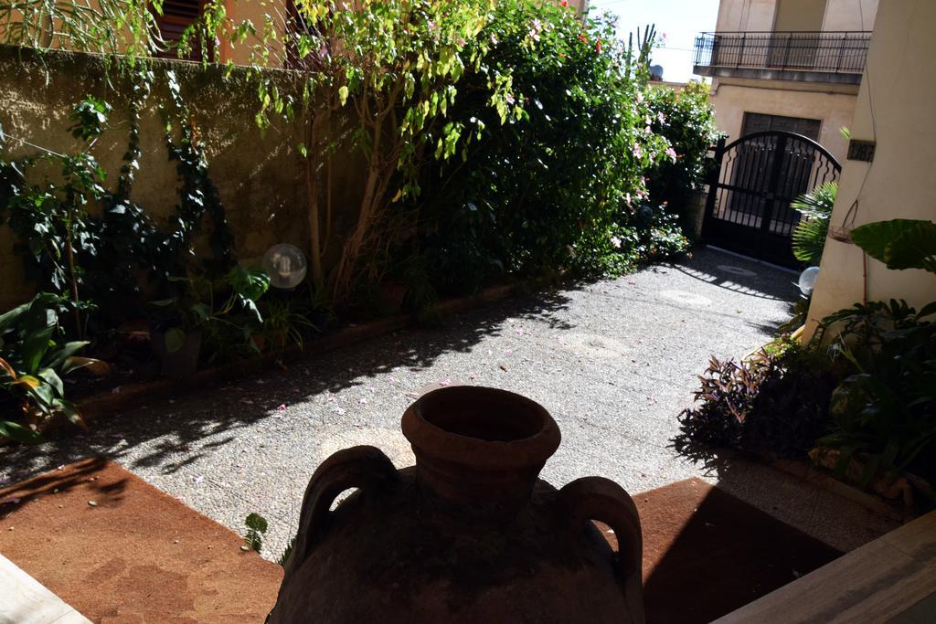ArtRoom Garden Noto Exterior foto